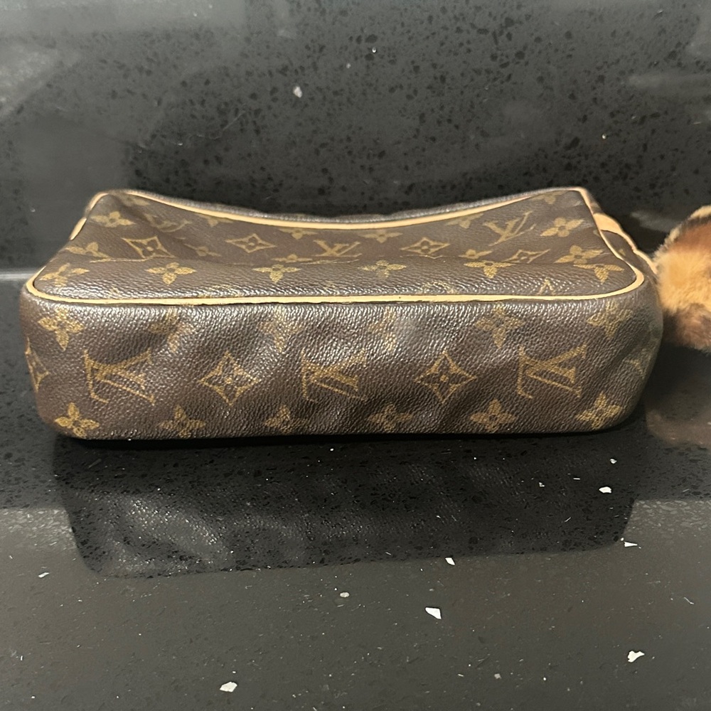 Louis Vuitton Brown Monogram Pochette - Picture 5 of 13